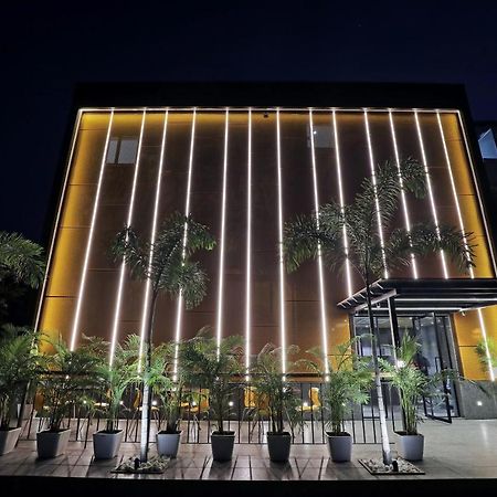 Fabhotel Oasis Yellow Courtyard ボーパール エクステリア 写真