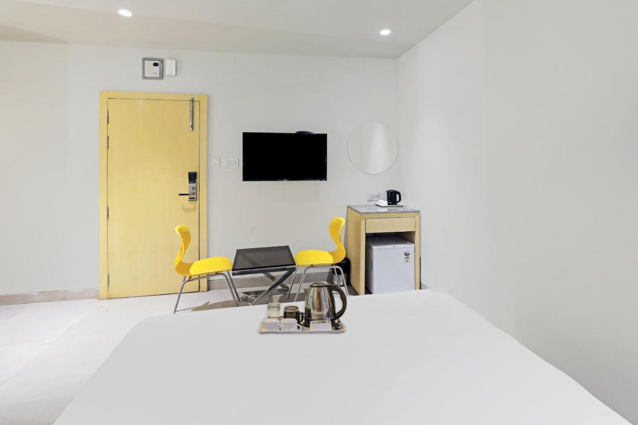 Fabhotel Oasis Yellow Courtyard ボーパール エクステリア 写真